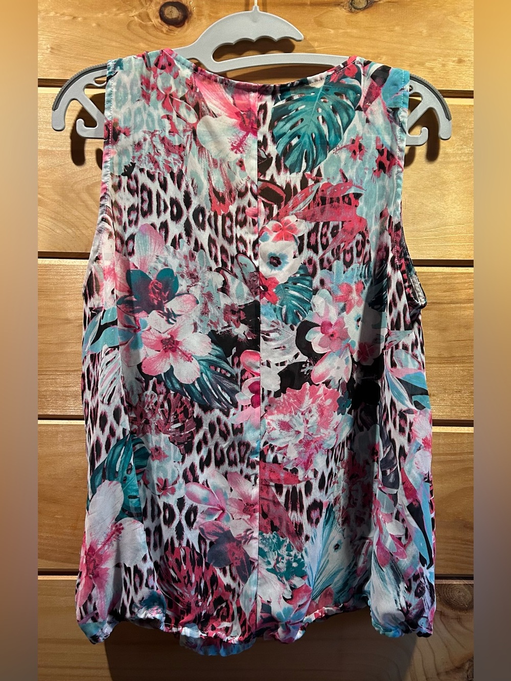 Sleeveless Leopard and Flower Print Jennifer Lopez Top xL NWOT - Picture 4 of 4